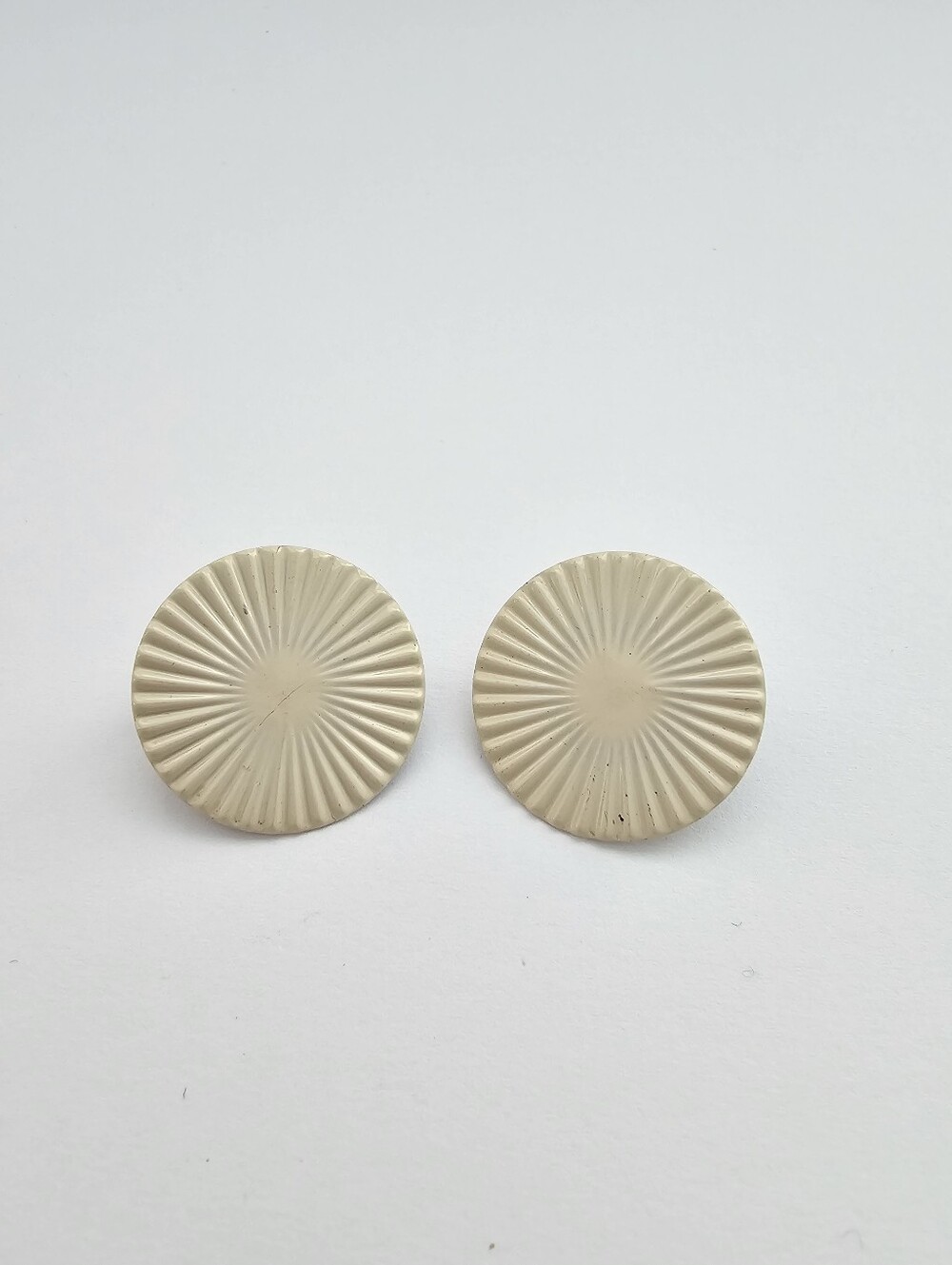 Vintage 80s Sunburst Button Clip-On Earrings Cream Enamel Radial Statement